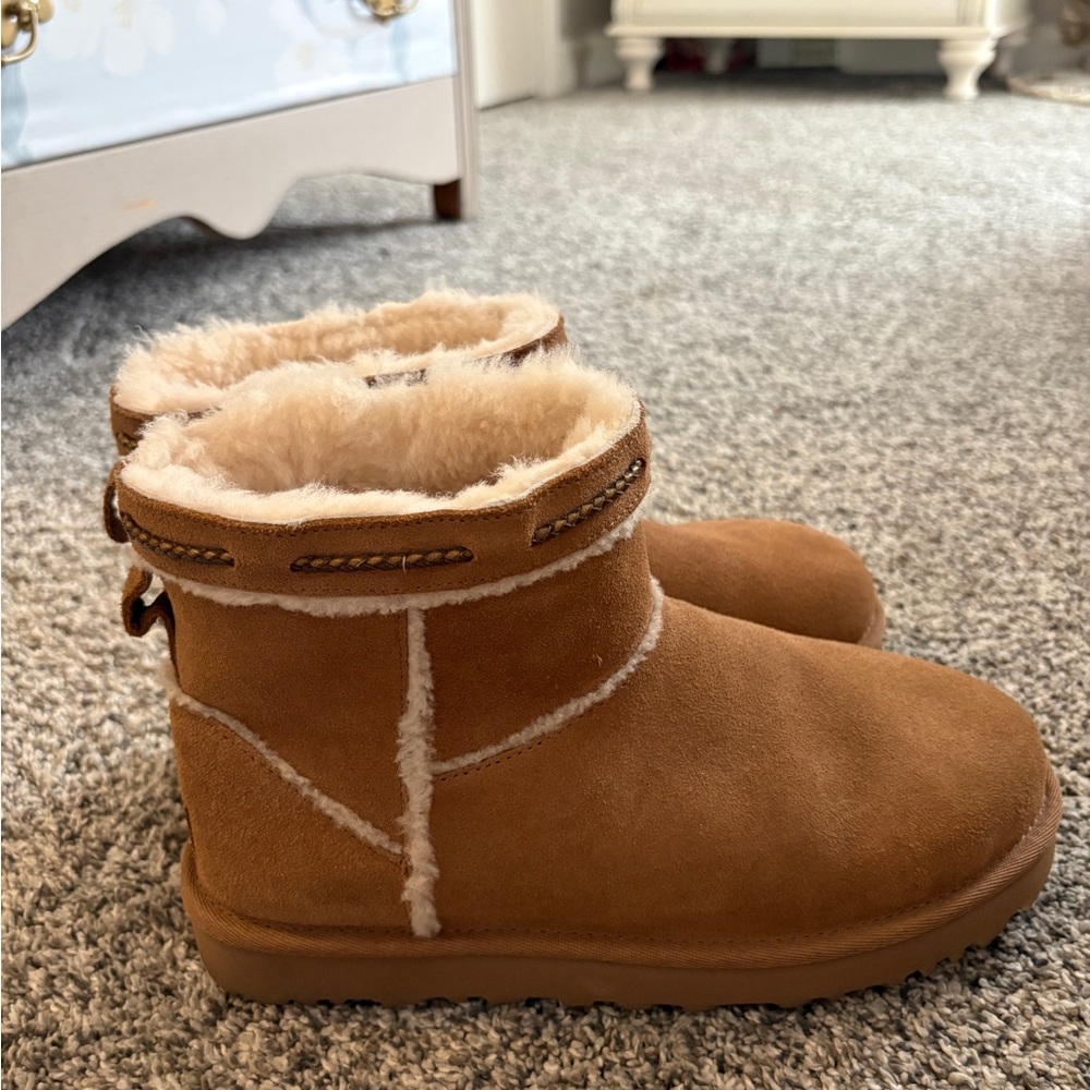 Ugg Chestnut Mini - image 3
